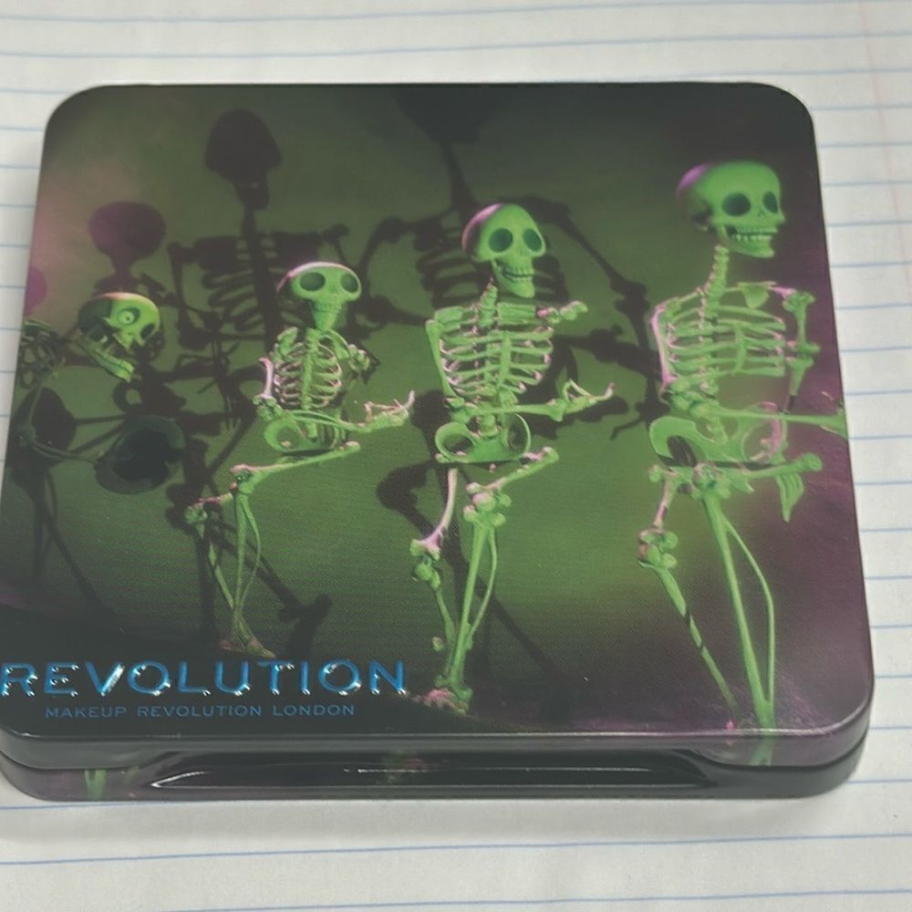 REVOLUTION  "Grave  Misunderstanding ". eyeshadow palette